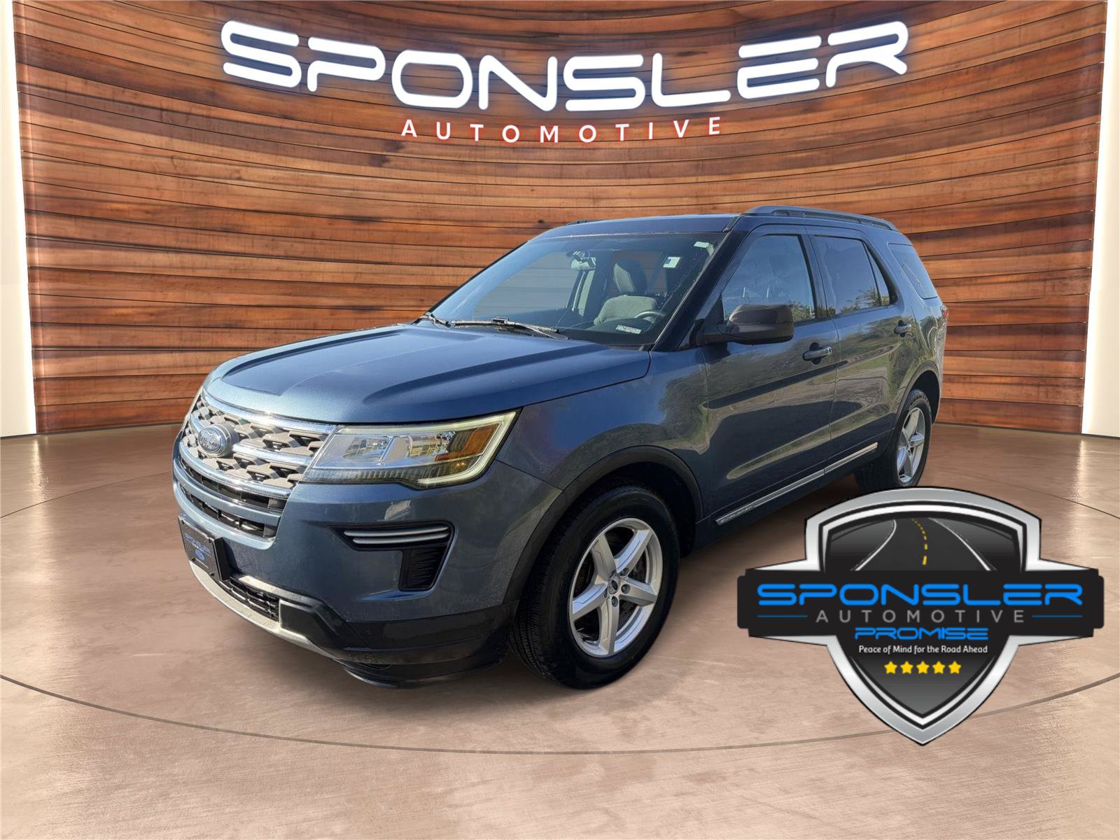 Used 2018 Ford Explorer XLT FWD image 1