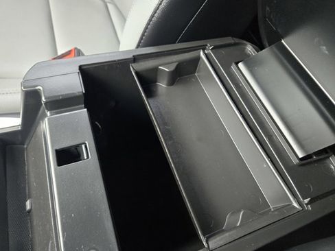 Used 2021 Ford Explorer XLT w/ Equipment Group 202A image 14