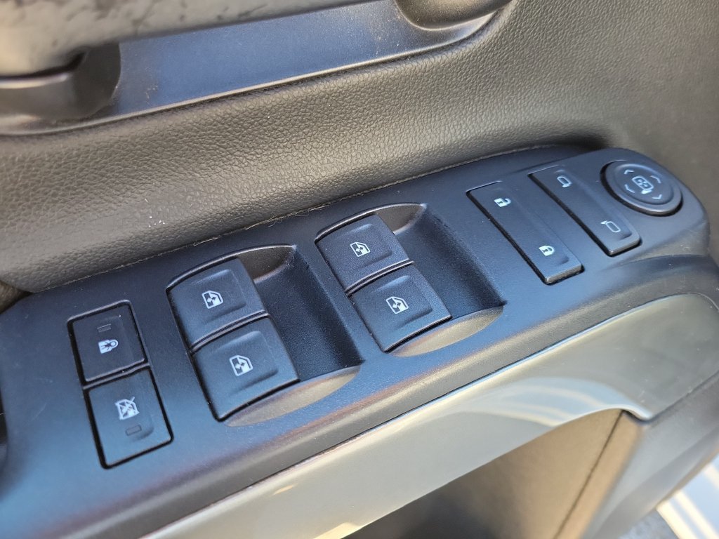 Used 2018 Chevrolet Silverado 1500 LT w/ All Star Edition AWD/4WD image 17