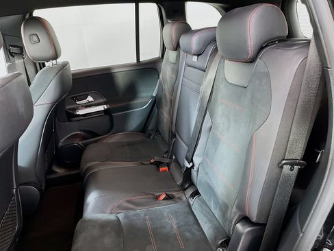 Used 2022 Mercedes-Benz GLB 250 w/ AMG Line image 31
