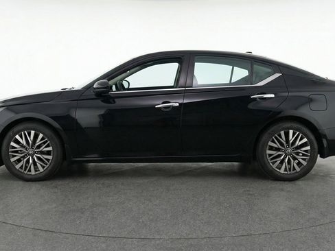 Used 2025 Nissan Altima 2.5 SV image 5