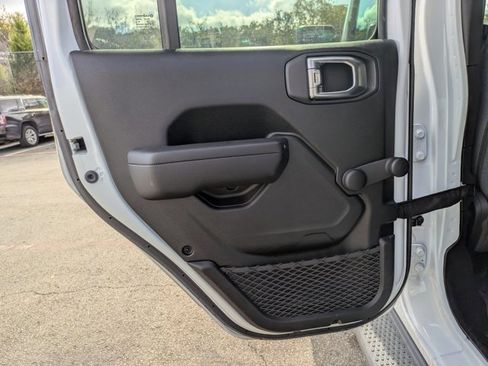 Used 2024 Jeep Wrangler Sport image 12