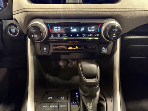Used 2024 Toyota RAV4 XLE w/ Convenience Package FWD image 12