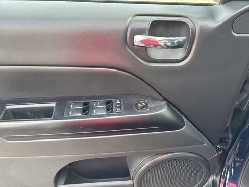 Used 2013 Jeep Compass Sport image 9