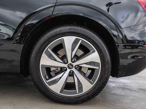 Used 2024 Audi Q8 e-tron Premium Plus image 13