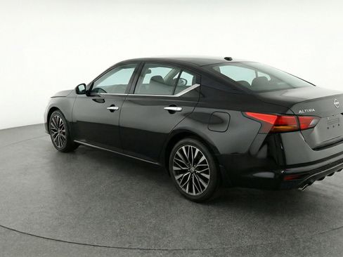 Used 2025 Nissan Altima 2.5 SV FWD image 6