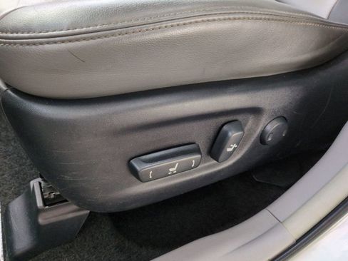 Used 2017 Toyota Prius V image 13