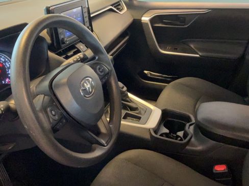 Used 2020 Toyota RAV4 LE FWD image 20