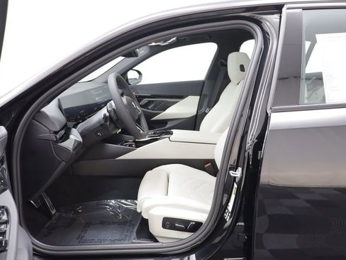 New 2026 BMW 530i xDrive w/ M Sport Package AWD/4WD image 6