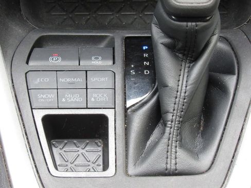 Used 2023 Toyota RAV4 LE AWD/4WD image 29