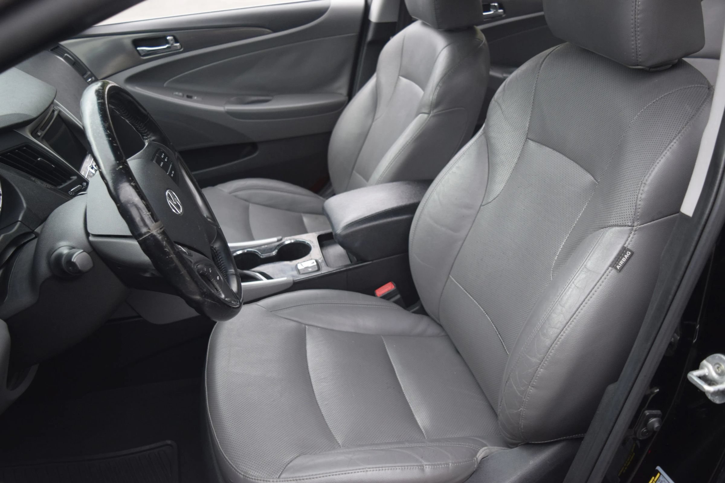 Used 2015 Hyundai Sonata Limited w/ Option Group 02 FWD image 6