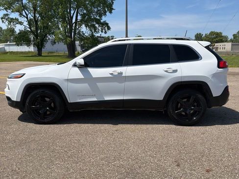 Used 2016 Jeep Cherokee Limited w/ Luxury Group AWD/4WD image 8
