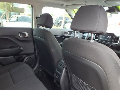 Certified 2025 Hyundai Venue SEL image 13