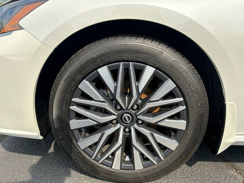 Certified 2023 Nissan Altima 2.5 SV w/ SV Premium Package image 8