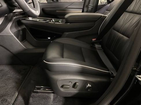 Used 2025 Buick Enclave Avenir w/ Super Cruise Package FWD image 32