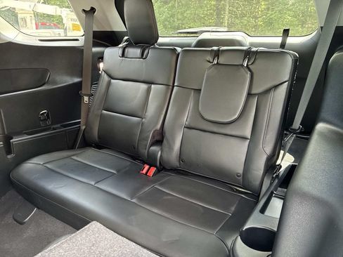Used 2023 Ford Explorer XLT w/ Equipment Group 202A AWD/4WD image 17