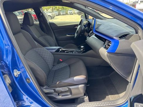 Used 2020 Toyota C-HR XLE FWD image 24