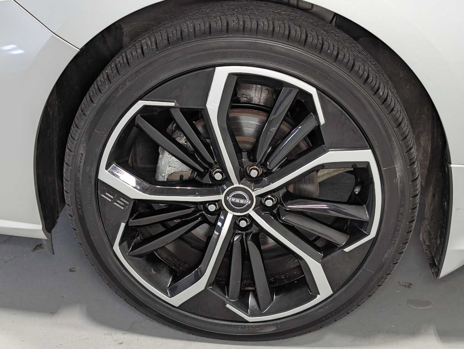 Used 2023 Nissan Altima 2.5 SR AWD/4WD image 3