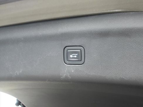 Used 2020 Buick Enclave Premium w/ Surround and Sites Package image 33