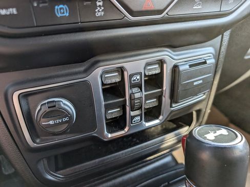 Used 2021 Jeep Wrangler Unlimited Sahara w/ Cold Weather Group image 30