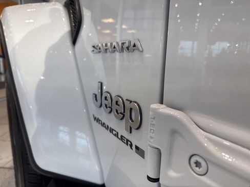 Used 2024 Jeep Wrangler Sahara w/ Technology Group image 15