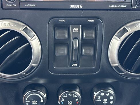 Used 2018 Jeep Wrangler Unlimited Sahara AWD/4WD image 20