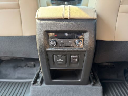 Used 2023 Chevrolet Traverse Premier AWD/4WD image 18
