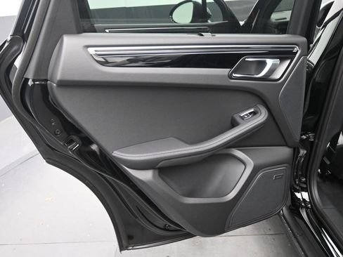 New 2026 Porsche Macan image 23