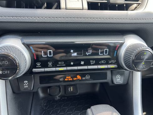 Used 2024 Toyota RAV4 XLE FWD image 29