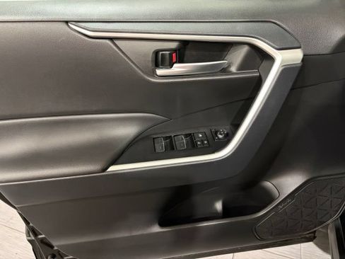 Used 2025 Toyota RAV4 XLE AWD/4WD image 10