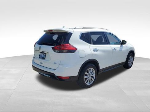 Used 2017 Nissan Rogue SV FWD image 4