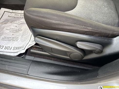 Used 2018 Jeep Cherokee Latitude w/ Cold Weather Group image 12