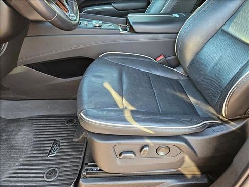 Used 2022 Cadillac Escalade ESV Premium Luxury image 17