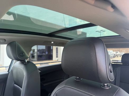 Used 2021 Volkswagen Tiguan SE w/ Panoramic Sunroof Package AWD/4WD image 27