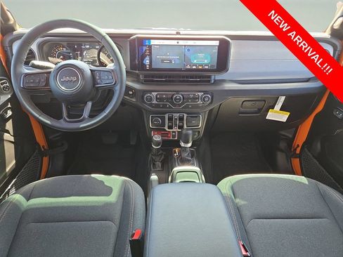Used 2025 Jeep Gladiator Sport AWD/4WD image 9