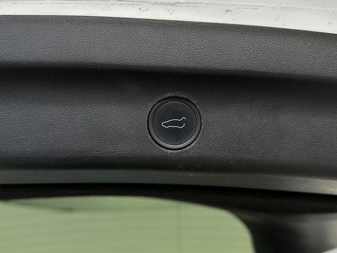 Used 2022 Tesla Model Y Long Range image 26