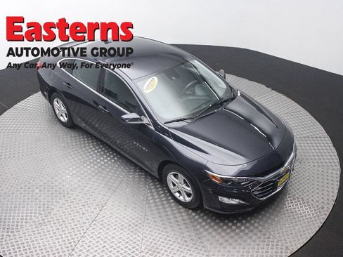 Used 2023 Chevrolet Malibu LT FWD image 3