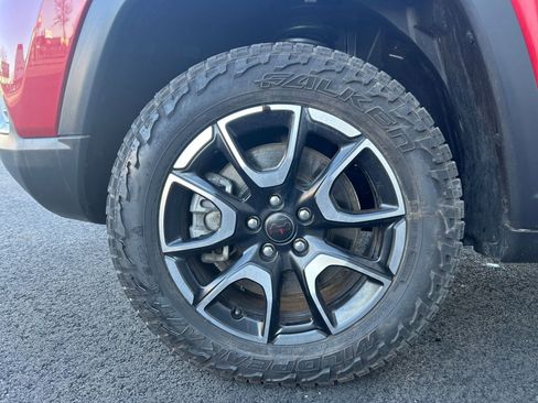 Used 2025 Jeep Compass Trailhawk image 30