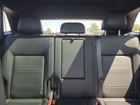 Used 2023 Volkswagen Atlas Cross Sport SE w/ Panoramic Sunroof Package AWD/4WD image 34