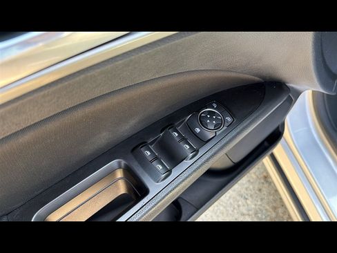 Used 2017 Ford Fusion SE w/ Fusion SE Technology Package FWD image 8