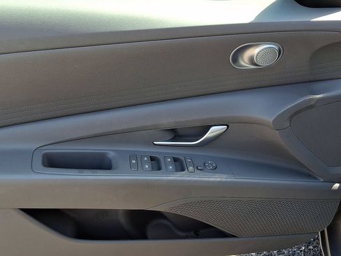 Used 2024 Hyundai Elantra SEL FWD image 16
