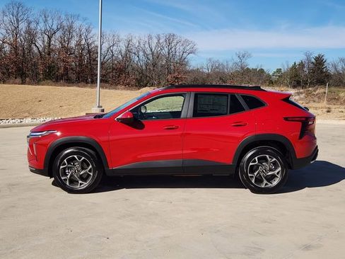 New 2026 Chevrolet Trax LT w/ Driver Confidence Package FWD image 4