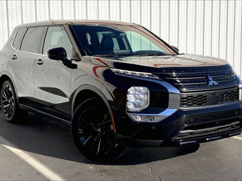 Used 2023 Mitsubishi Outlander SEL Black Edition image 2