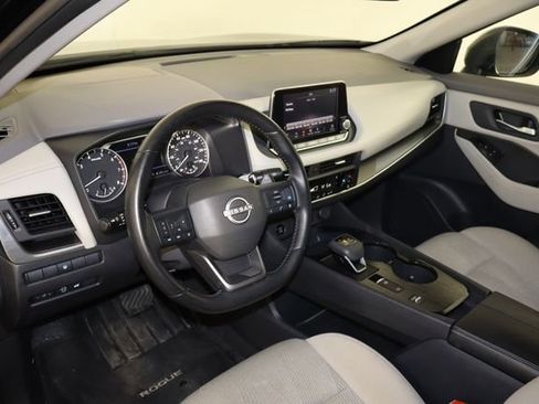 Used 2025 Nissan Rogue SV FWD image 23
