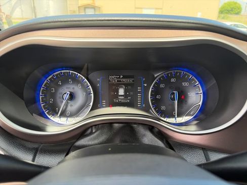 Used 2023 Chrysler Voyager LX FWD image 29