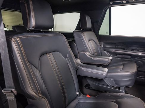 Used 2024 Ford Expedition Platinum image 32