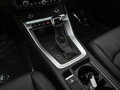 Certified 2025 Audi Q3 2.0T Premium w/ Convenience Package image 15