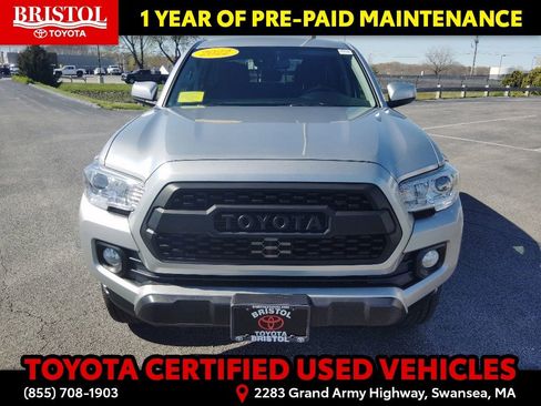 Certified 2022 Toyota Tacoma SR5 AWD/4WD image 2