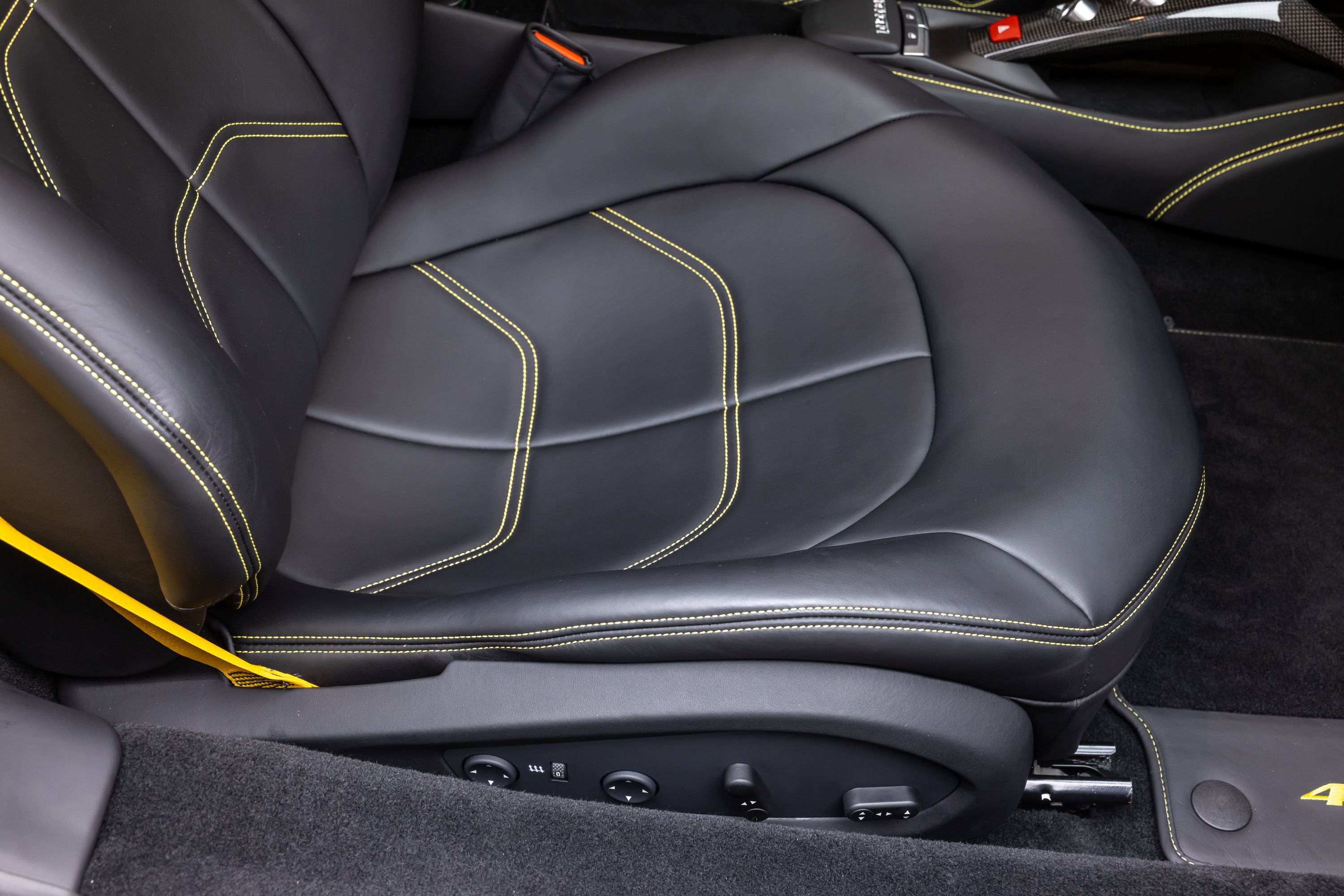 Certified 2018 Ferrari 488 GTB RWD image 43