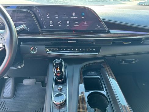 Used 2023 Cadillac Escalade Premium Luxury image 16